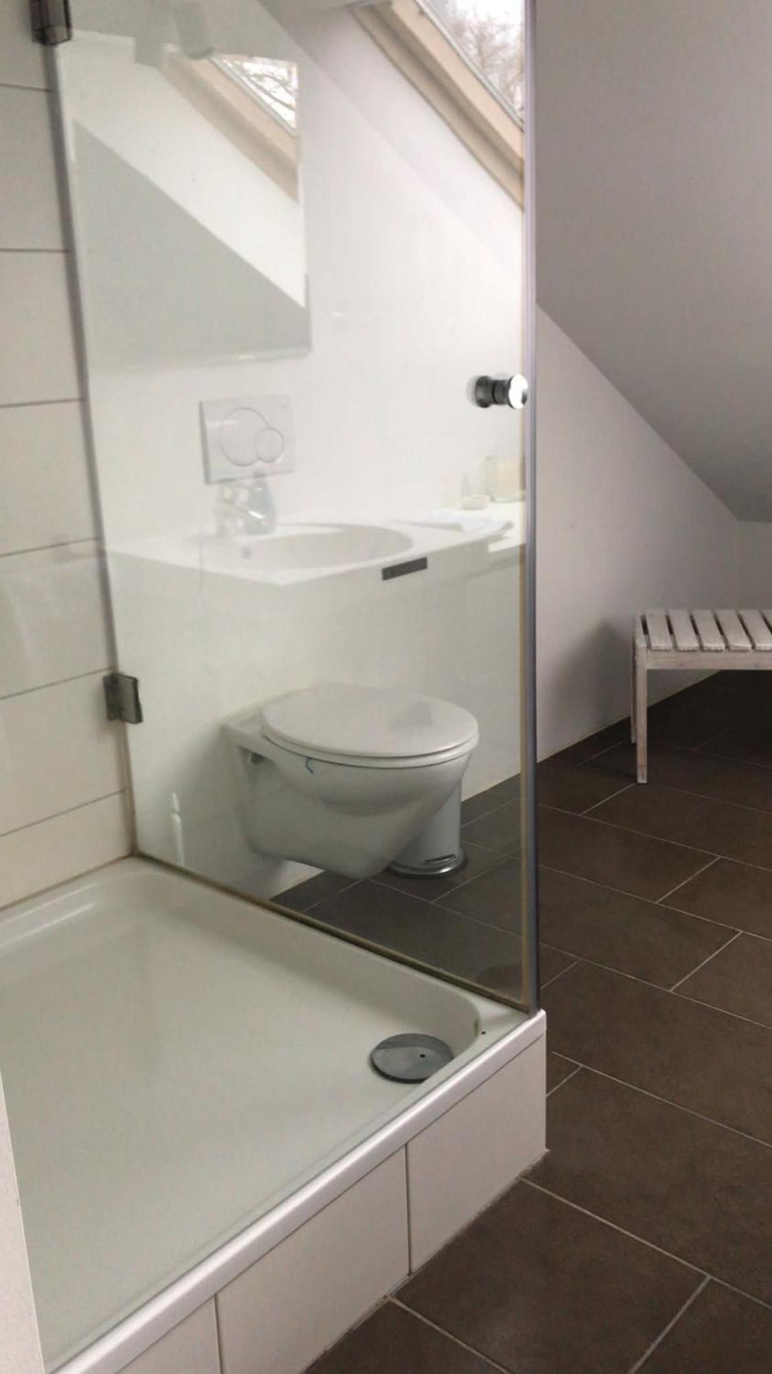 Nuernberg Erlenstegen - Zimmer Mit Bad 35 Qm Mit Parkplatz المظهر الخارجي الصورة